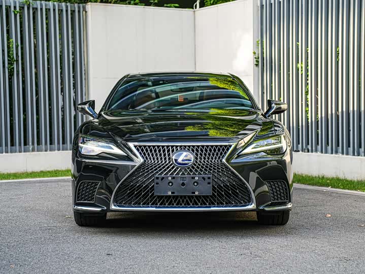 Lexus LS, 2022 — фото 2 из 9