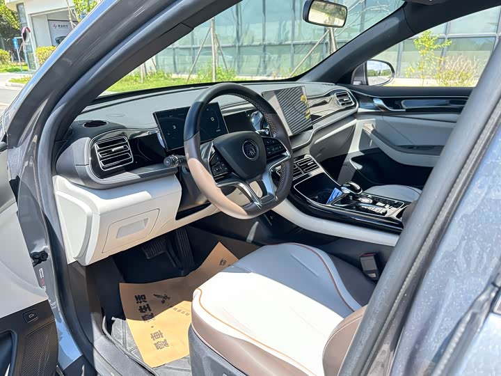 BYD Qin Plus, 2023 — фото 7 из 9