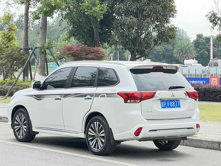Mitsubishi Outlander, 2022 — фото 4 из 9