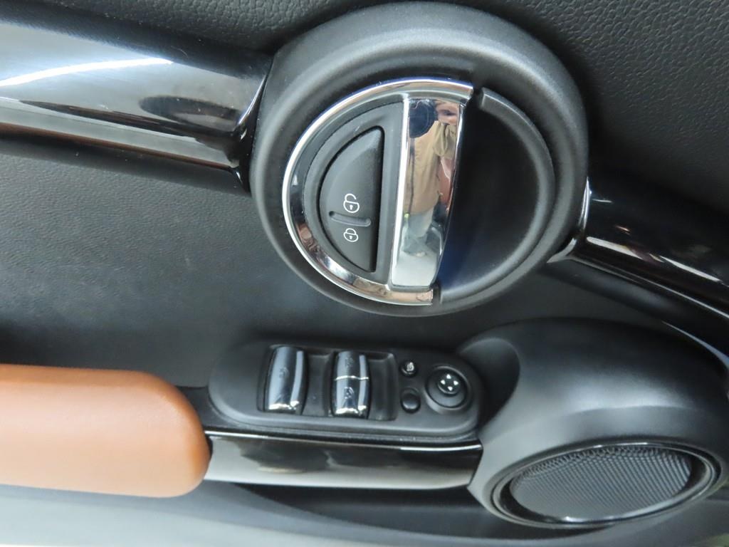 Mini Cooper Convertible, 2021 — фото 12 из 12
