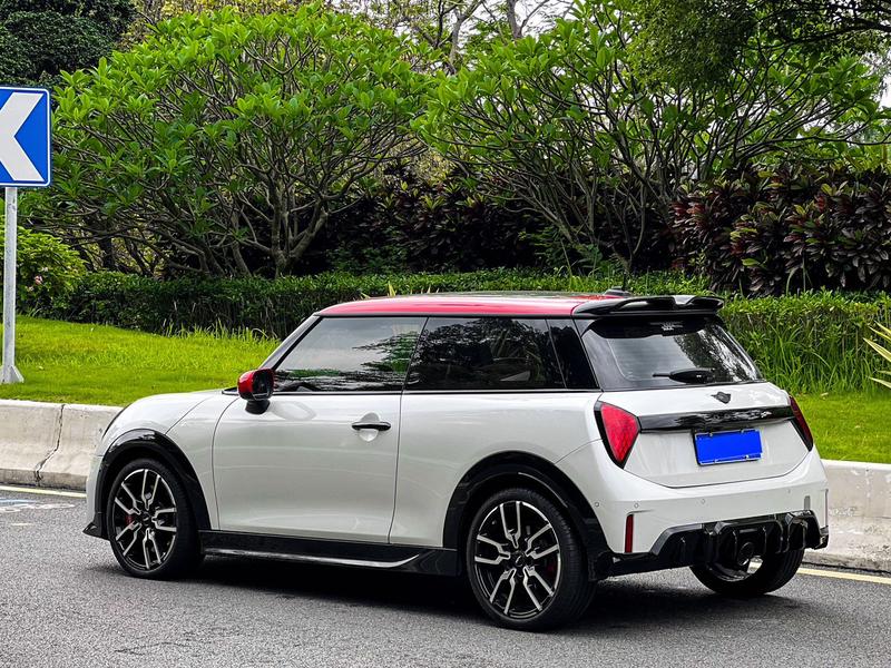 Mini Mini JCW, 2024 — фото 5 из 12