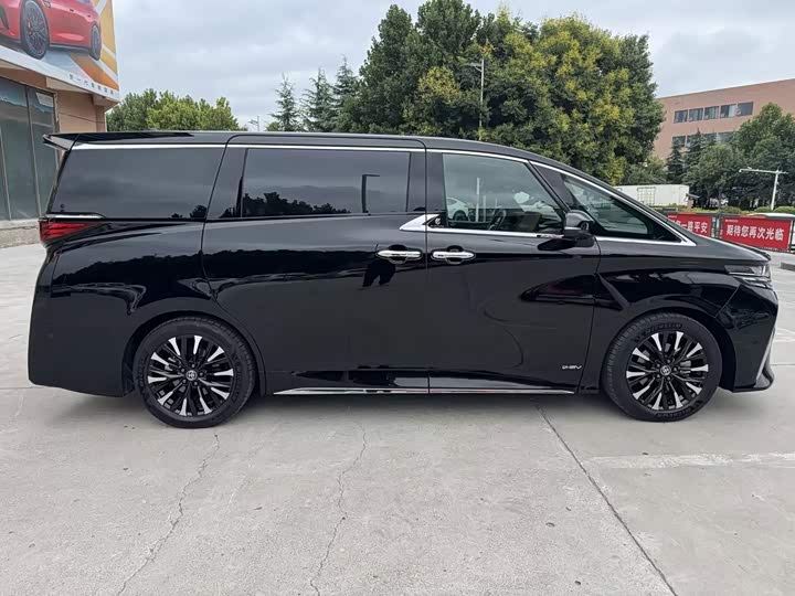 Toyota Alphard, 2024 — фото 5 из 9
