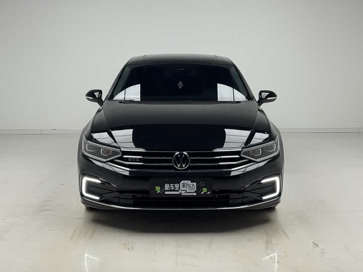 Volkswagen Magotan GTE Hybrid, 2023 — фото 2 из 9