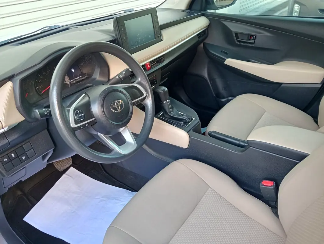 Toyota Yaris, 2023 — фото 10 из 10