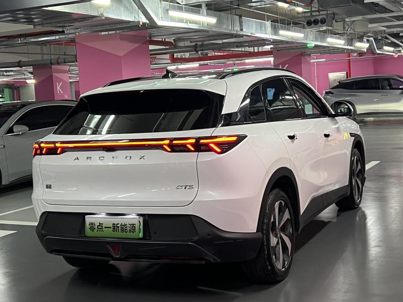 BAIC Arcfox Alpha T5, 2025 — фото 7 из 12