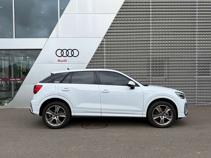 Audi Q2L, 2024 — фото 3 из 9