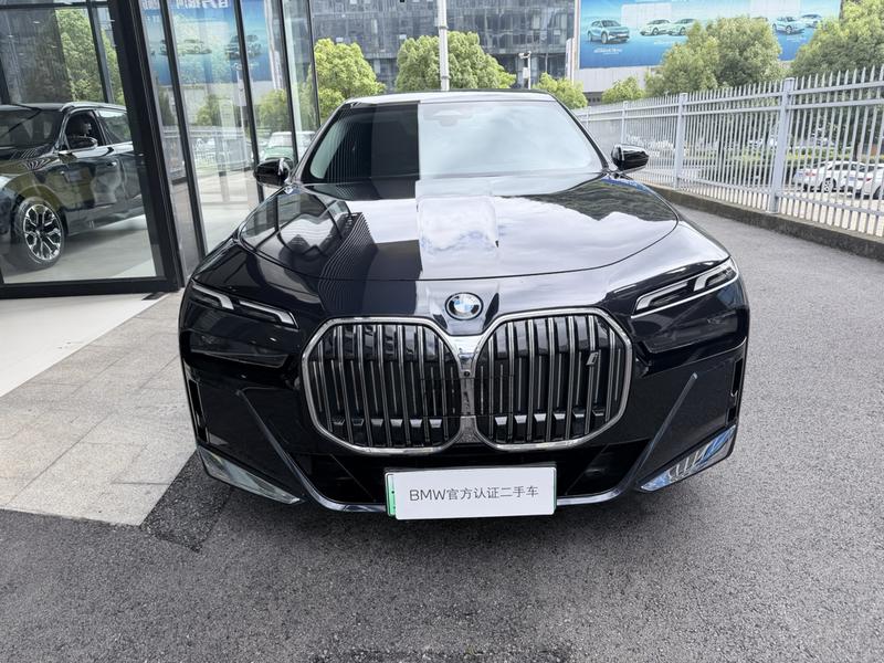 BMW i7, 2023 — фото 2 из 12