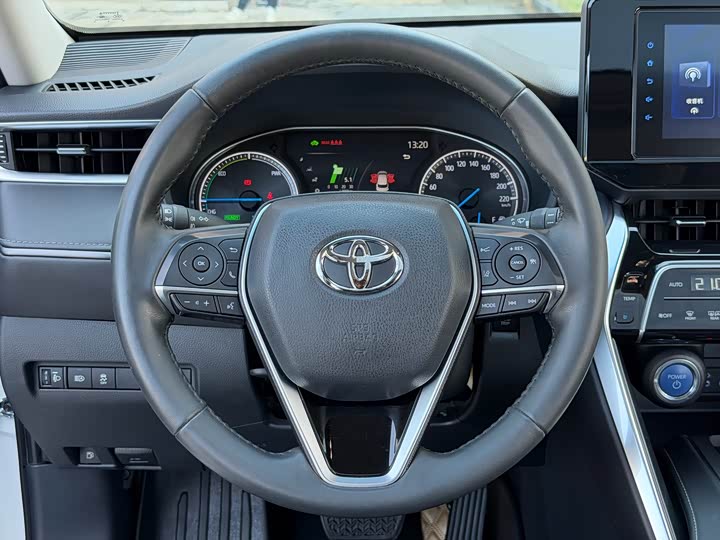 Toyota Venza, 2023 — фото 11 из 12