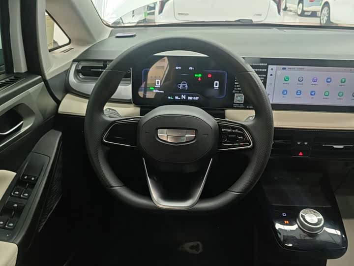 Geely Geometry E Firefly, 2023 — фото 7 из 9