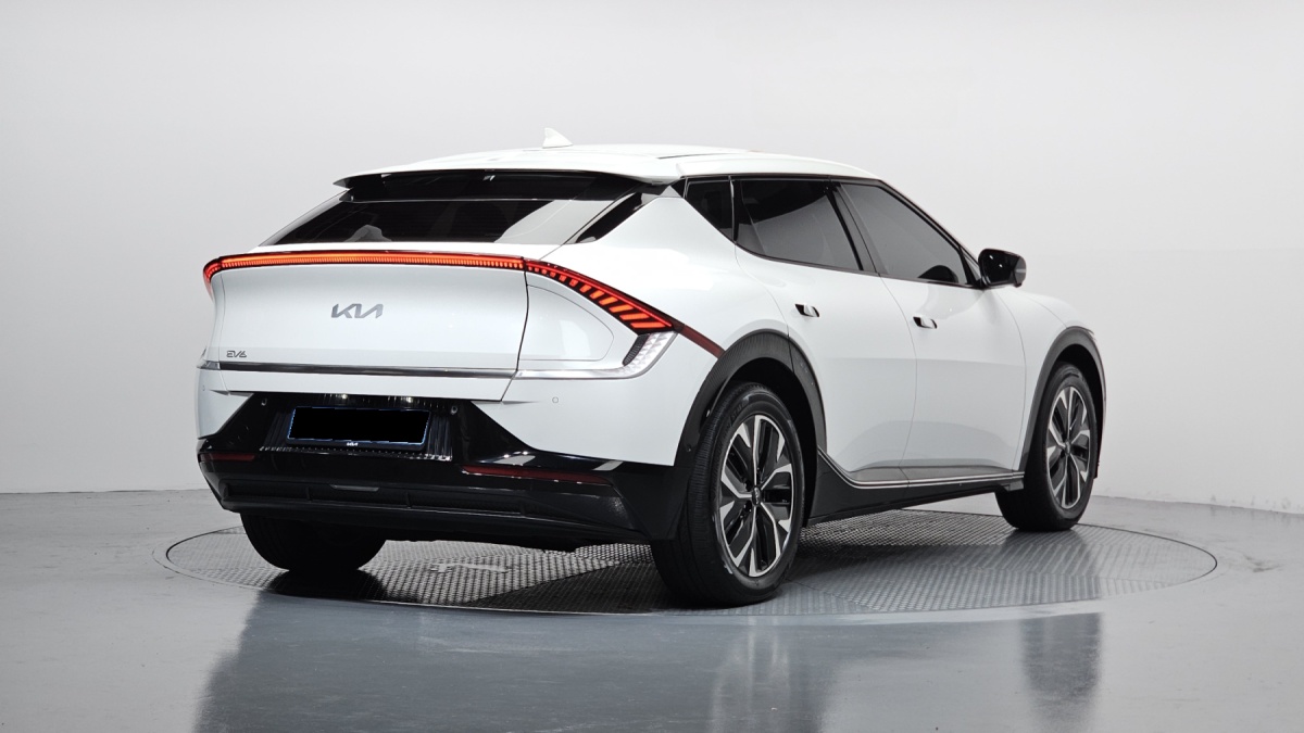 Kia EV6, 2022 — фото 2 из 12