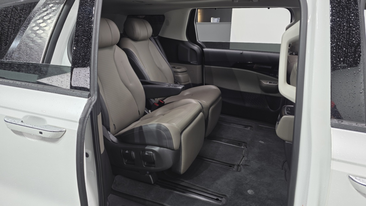 Kia Carnival, 2023 — фото 10 из 12