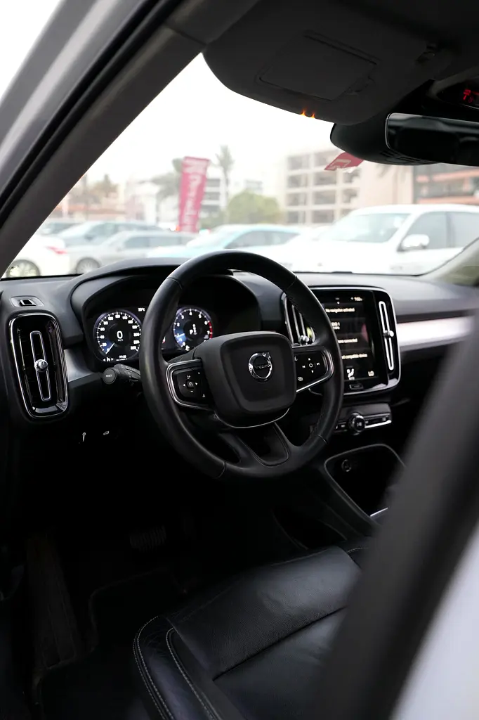 Volvo XC40, 2022 — фото 9 из 10