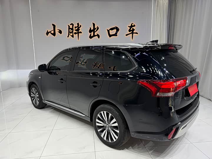 Mitsubishi Outlander, 2022 — фото 6 из 9