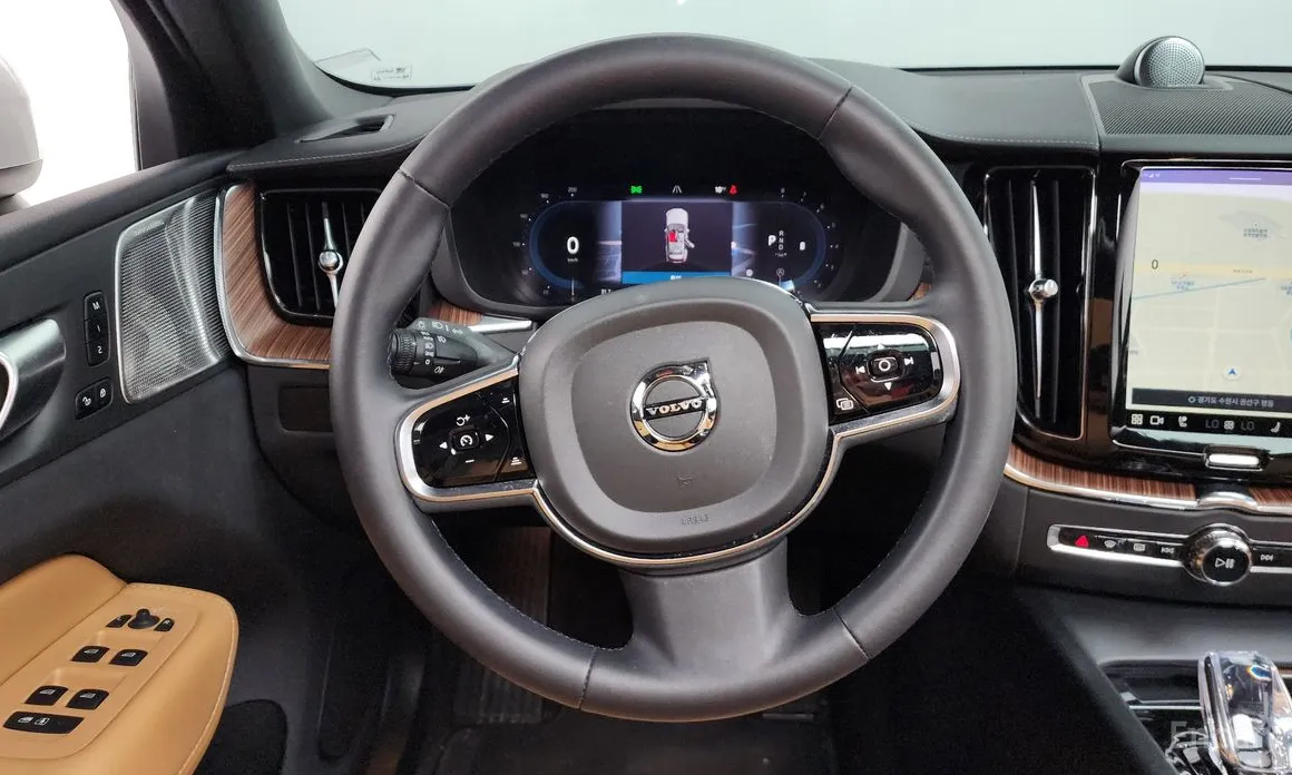 Volvo XC60, 2023 — фото 12 из 12