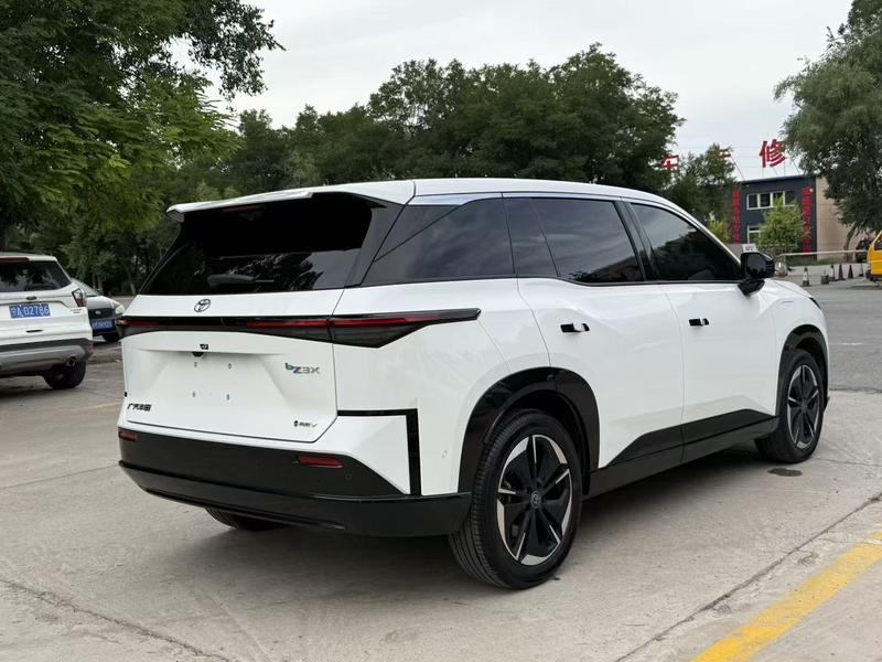 Toyota bZ3X, 2025 — фото 6 из 10