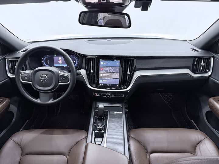 Volvo S60, 2023 — фото 5 из 9
