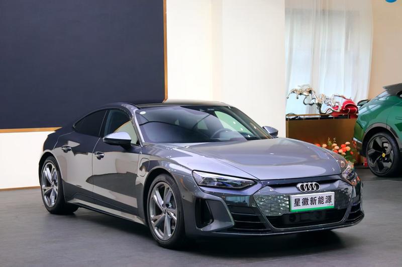 Audi e-tron GT, 2024 — фото 3 из 12