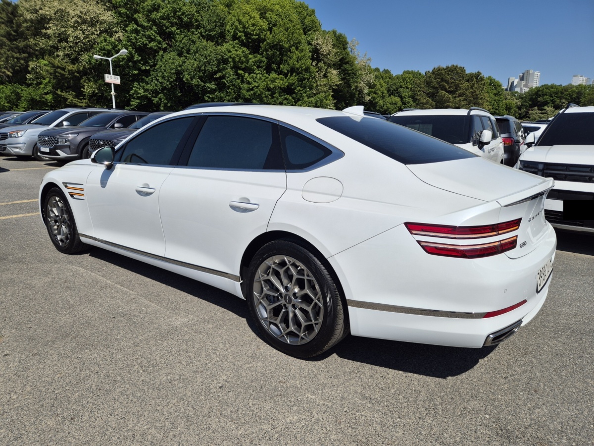 Genesis G80, 2023 — фото 4 из 12