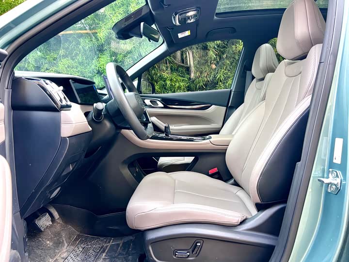 Geely Atlas L, 2025 — фото 9 из 9