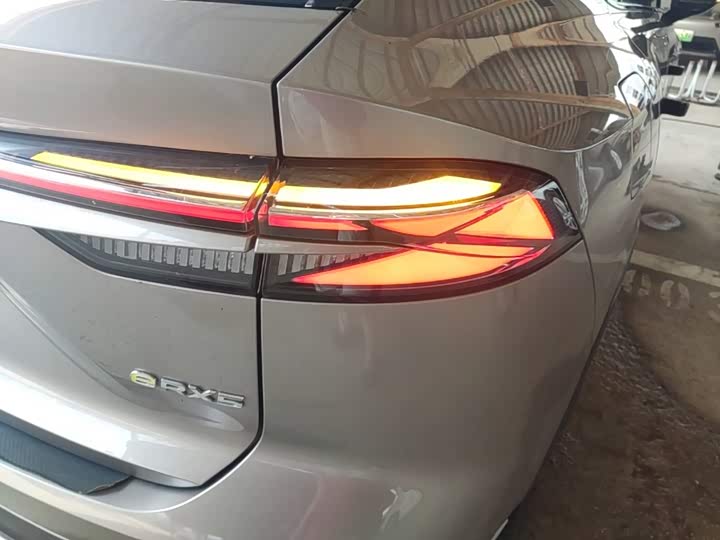 Roewe RX5 Hybrid, 2023 — фото 8 из 9