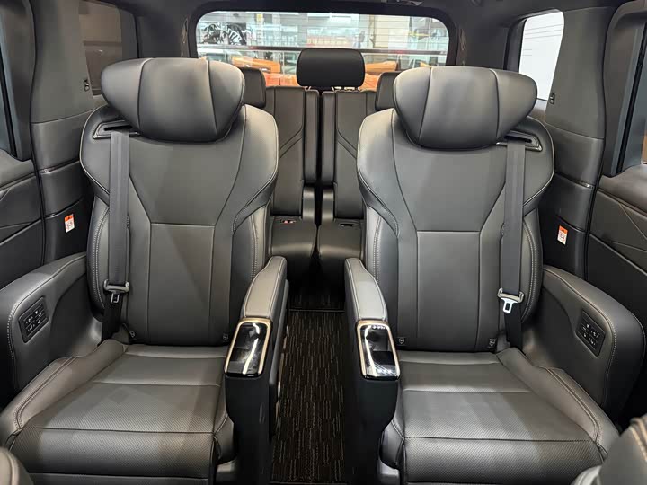 Toyota Alphard, 2026 — фото 9 из 9