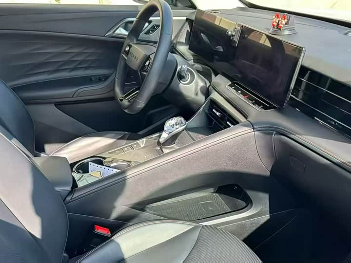 Roewe RX5, 2022 — фото 3 из 7
