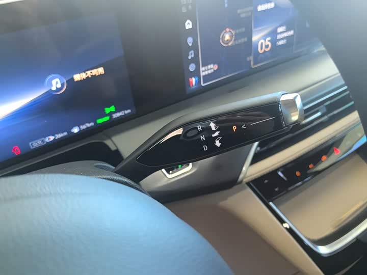 Buick GL8 Hybrid, 2025 — фото 8 из 9