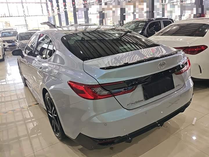 Toyota Camry, 2024 — фото 5 из 9