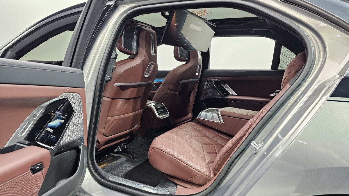 BMW 7 Series, 2024 — фото 10 из 12