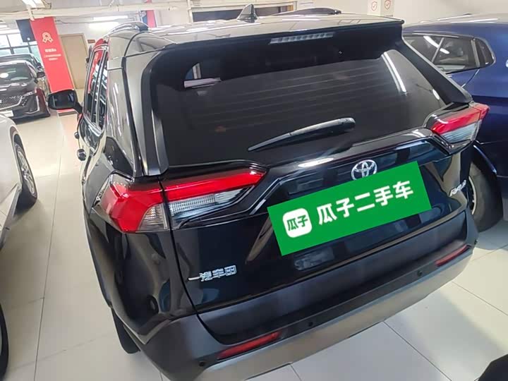 Toyota RAV4, 2023 — фото 5 из 9