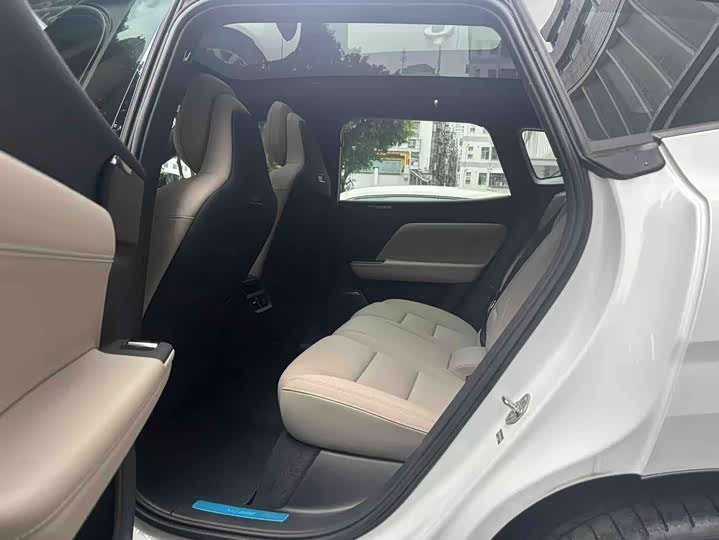 Volvo XC70 Hybrid, 2025 — фото 6 из 9