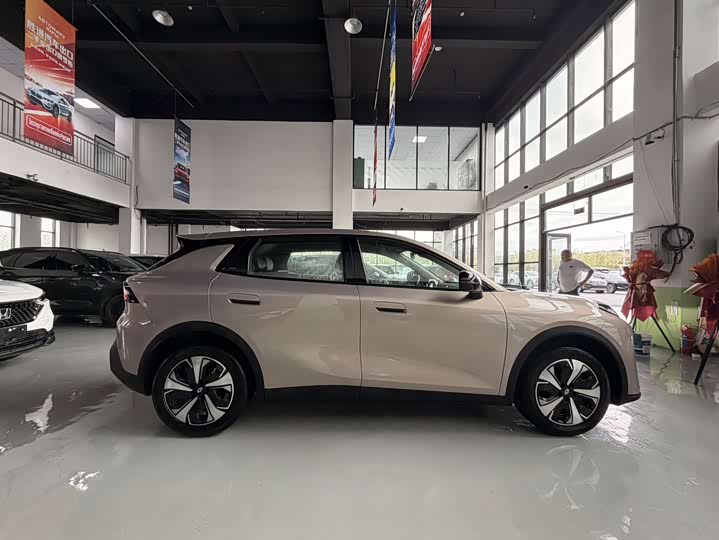 Changan Qiyuan (Nevo) Q05, 2025 — фото 6 из 9