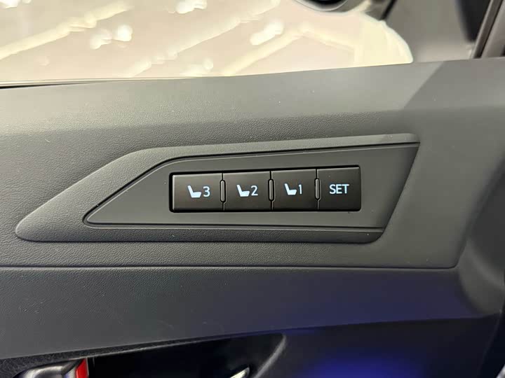 Toyota Vellfire, 2022 — фото 9 из 9
