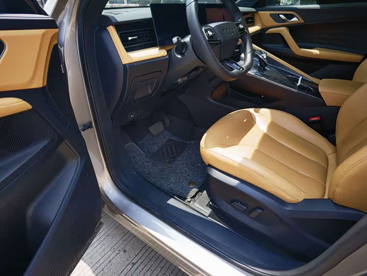 Roewe RX5, 2022 — фото 4 из 9