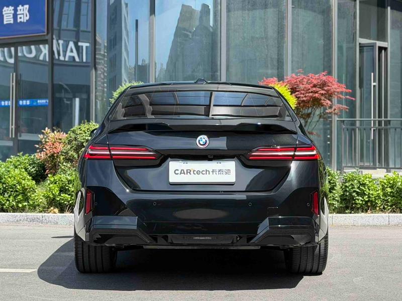BMW 5 Series, 2025 — фото 4 из 11