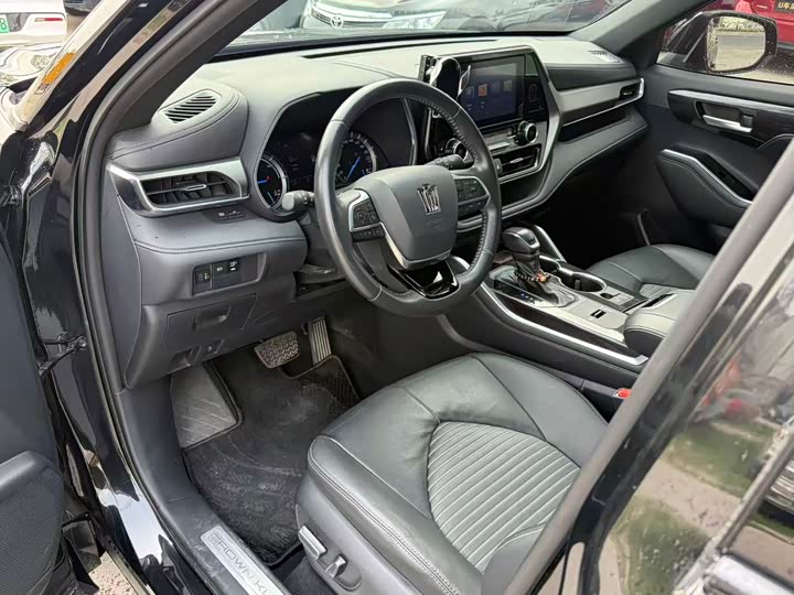 Toyota Crown Kluger, 2023 — фото 2 из 3