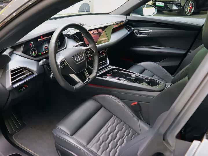Audi e-tron GT, 2024 — фото 6 из 9
