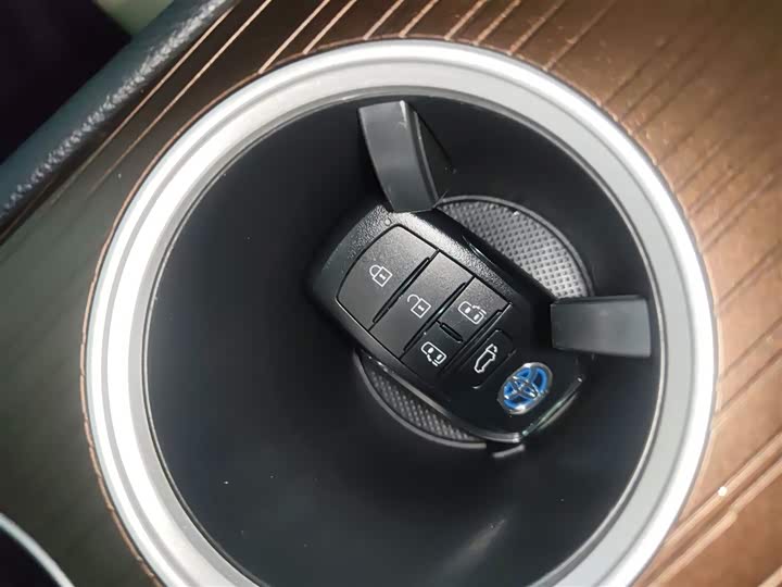 Toyota Sienna, 2023 — фото 9 из 9