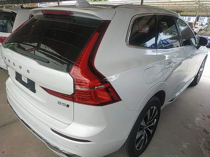 Volvo XC60, 2023 — фото 7 из 9
