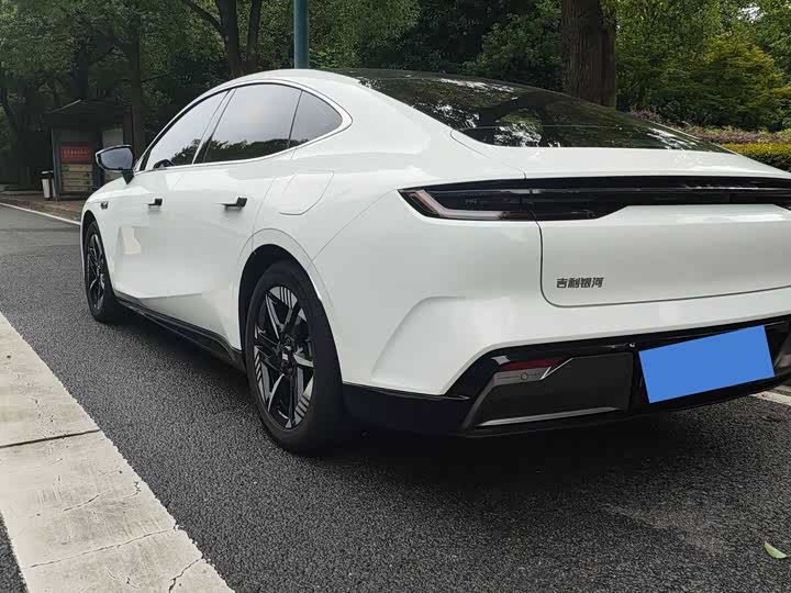 Geely Galaxy E8, 2024 — фото 6 из 9