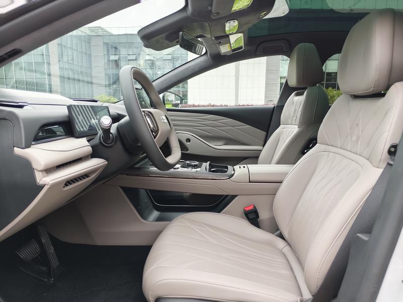 Geely Galaxy Starshine 8 EM-i, 2025 — фото 11 из 12