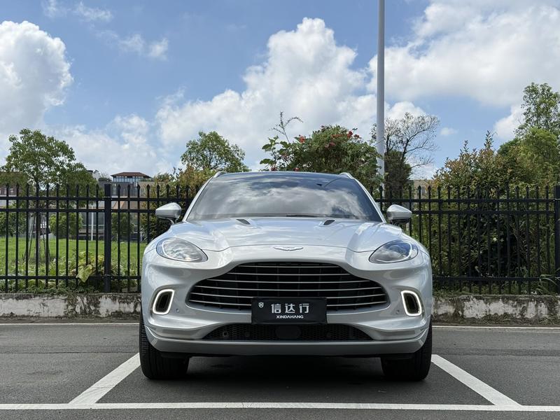 Aston Martin DBX, 2024 — фото 2 из 12