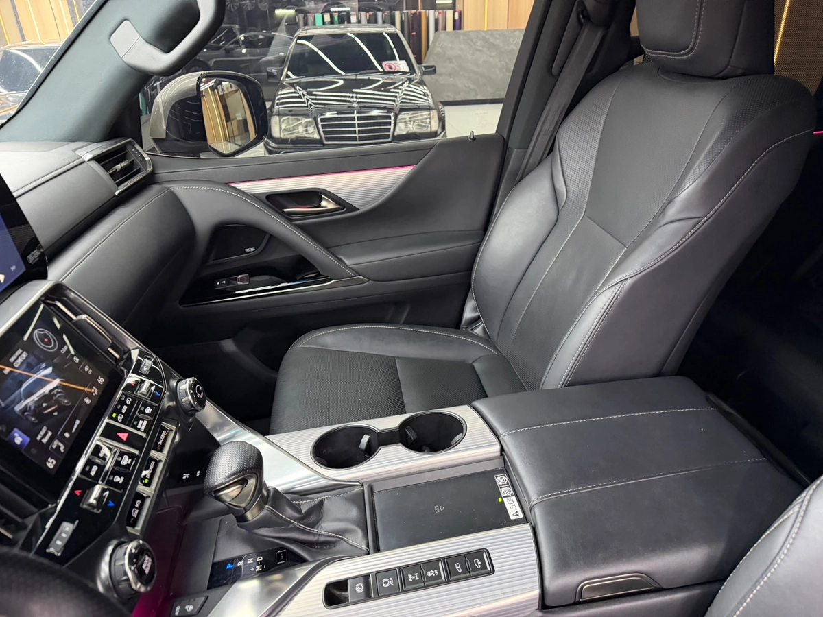Lexus LX, 2022 — фото 7 из 10