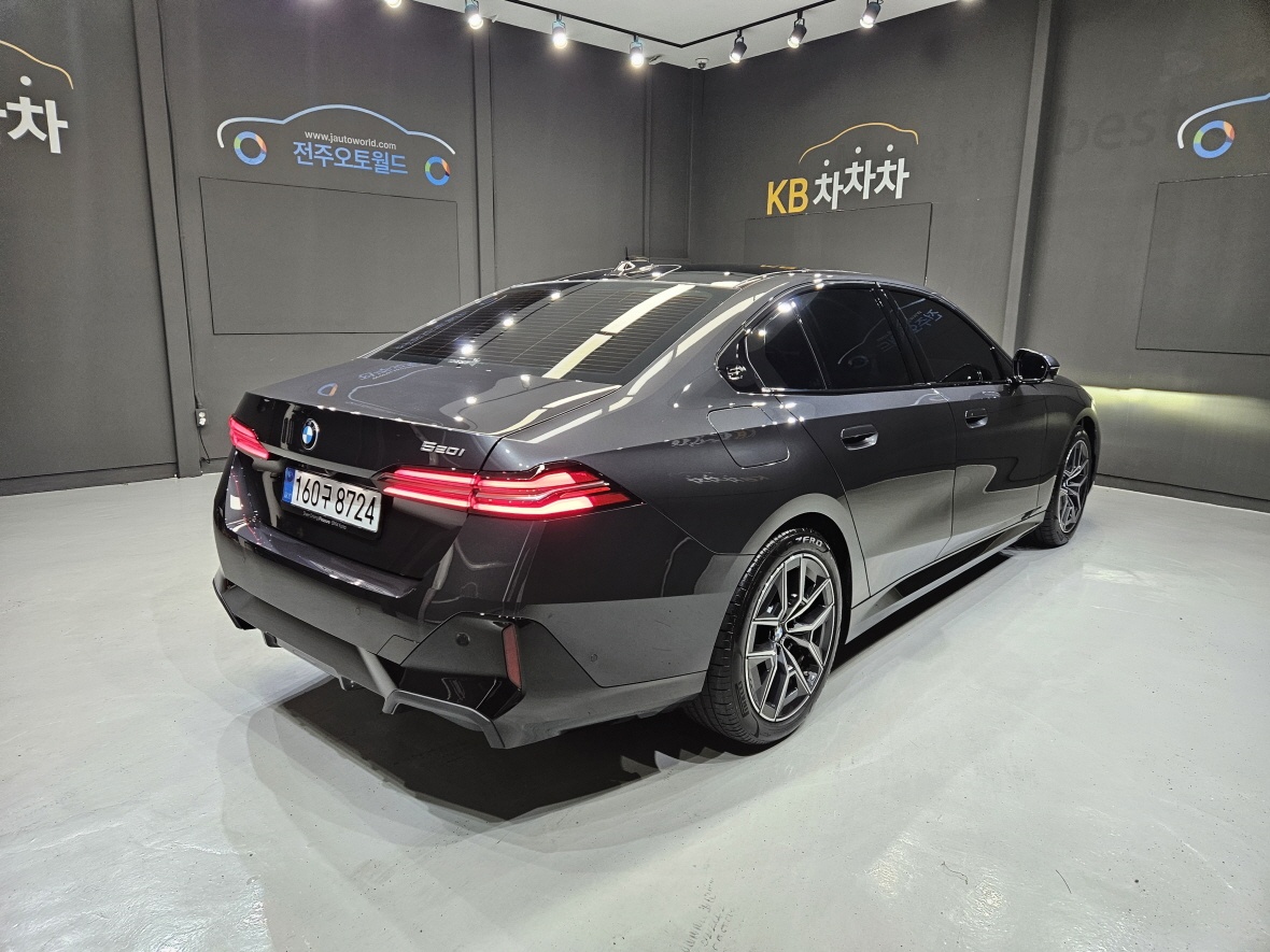 BMW 5 Series, 2025 — фото 2 из 12