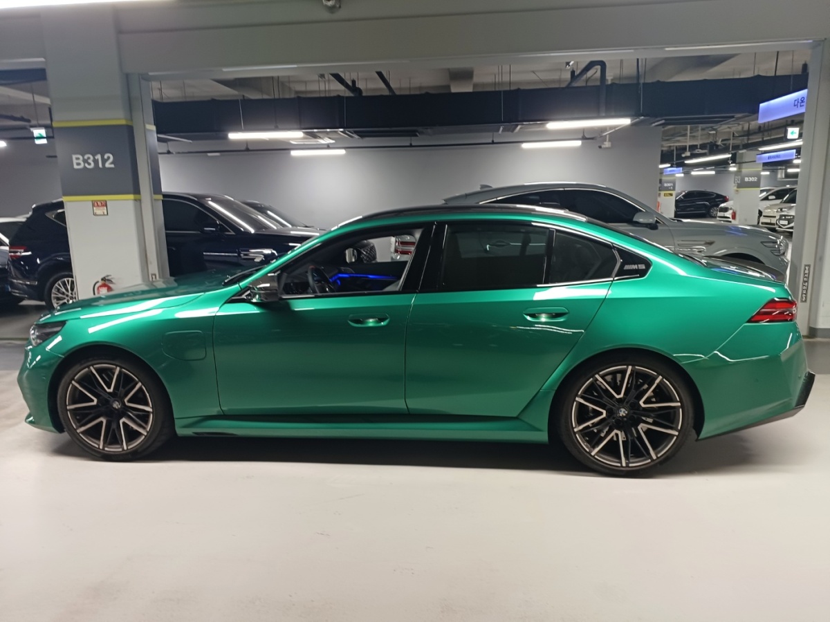 BMW M5, 2025 — фото 2 из 7
