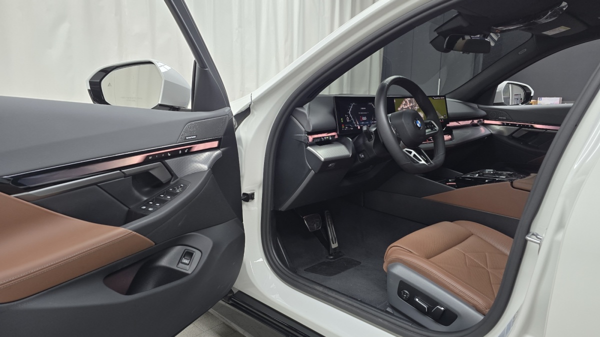 BMW 5 Series, 2025 — фото 9 из 12