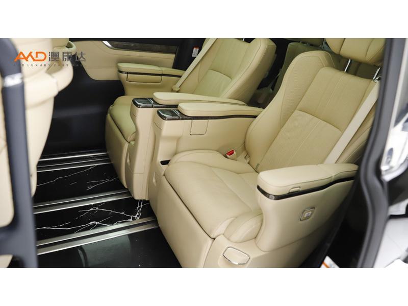 Toyota Alphard, 2021 — фото 8 из 10