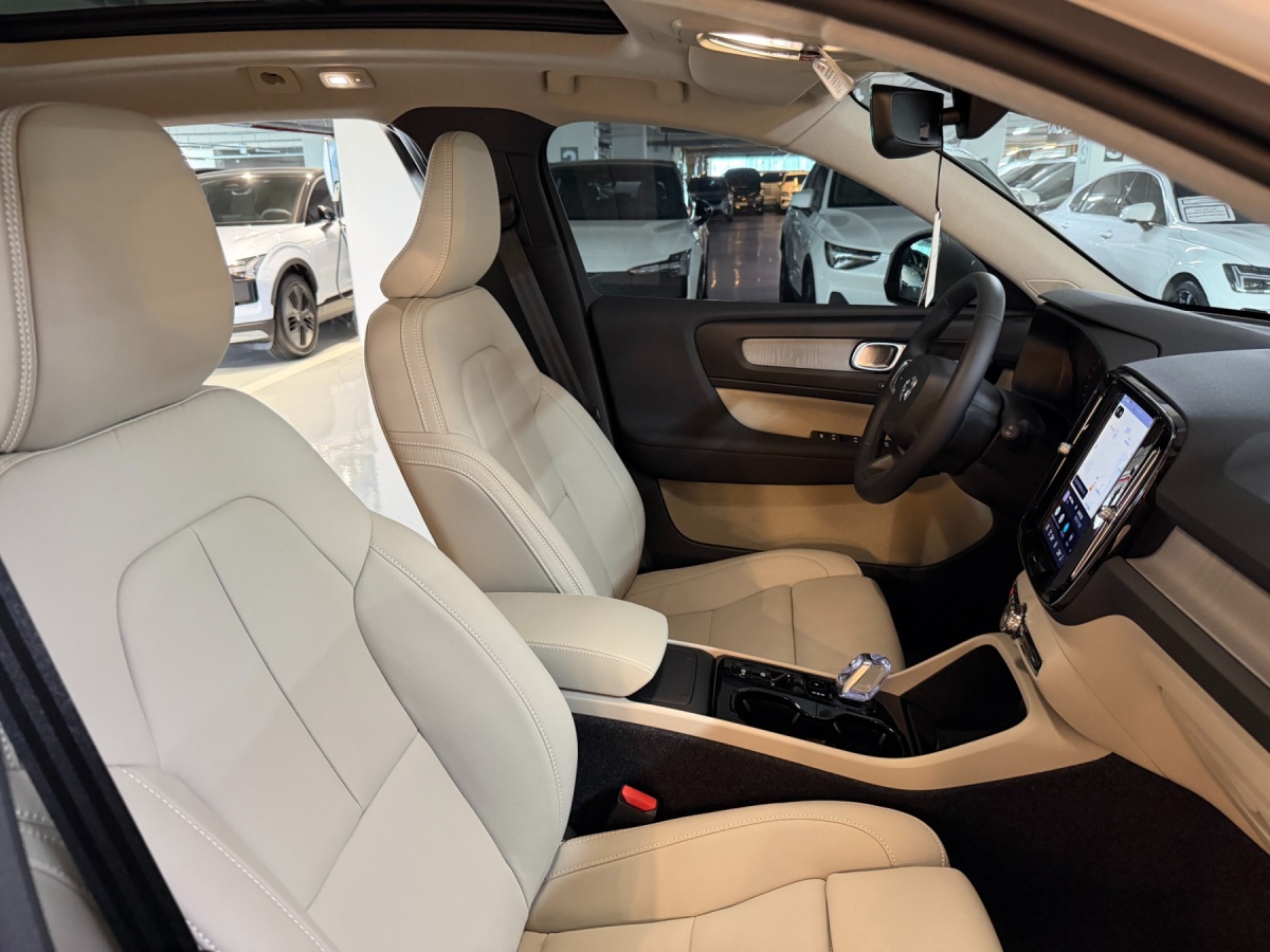Volvo XC40, 2026 — фото 9 из 12
