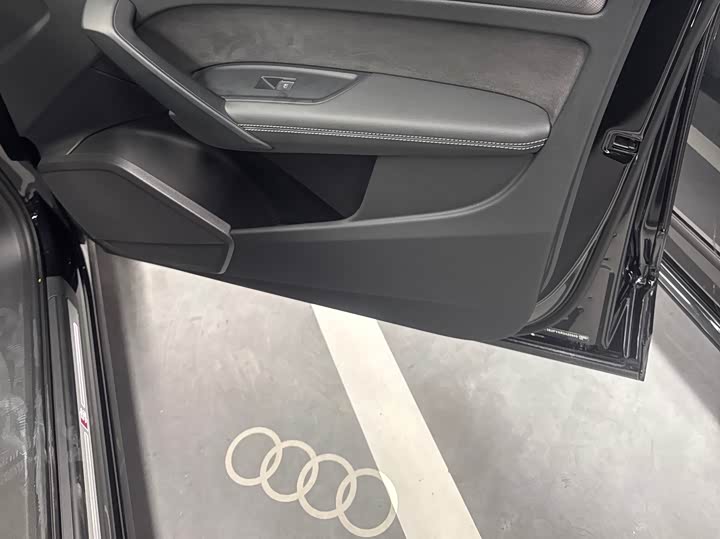 Audi Q5L Sportback, 2024 — фото 8 из 9