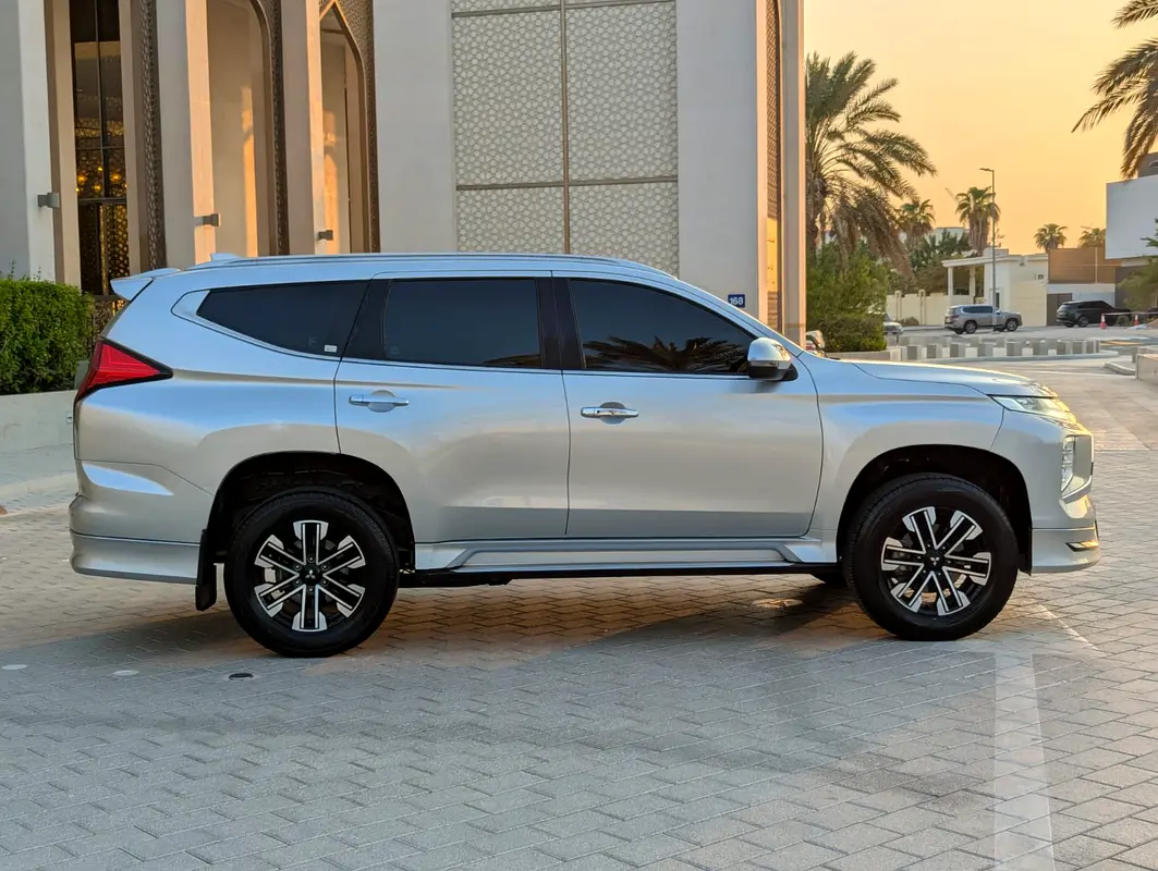 Mitsubishi Montero Sport, 2023 — фото 8 из 10